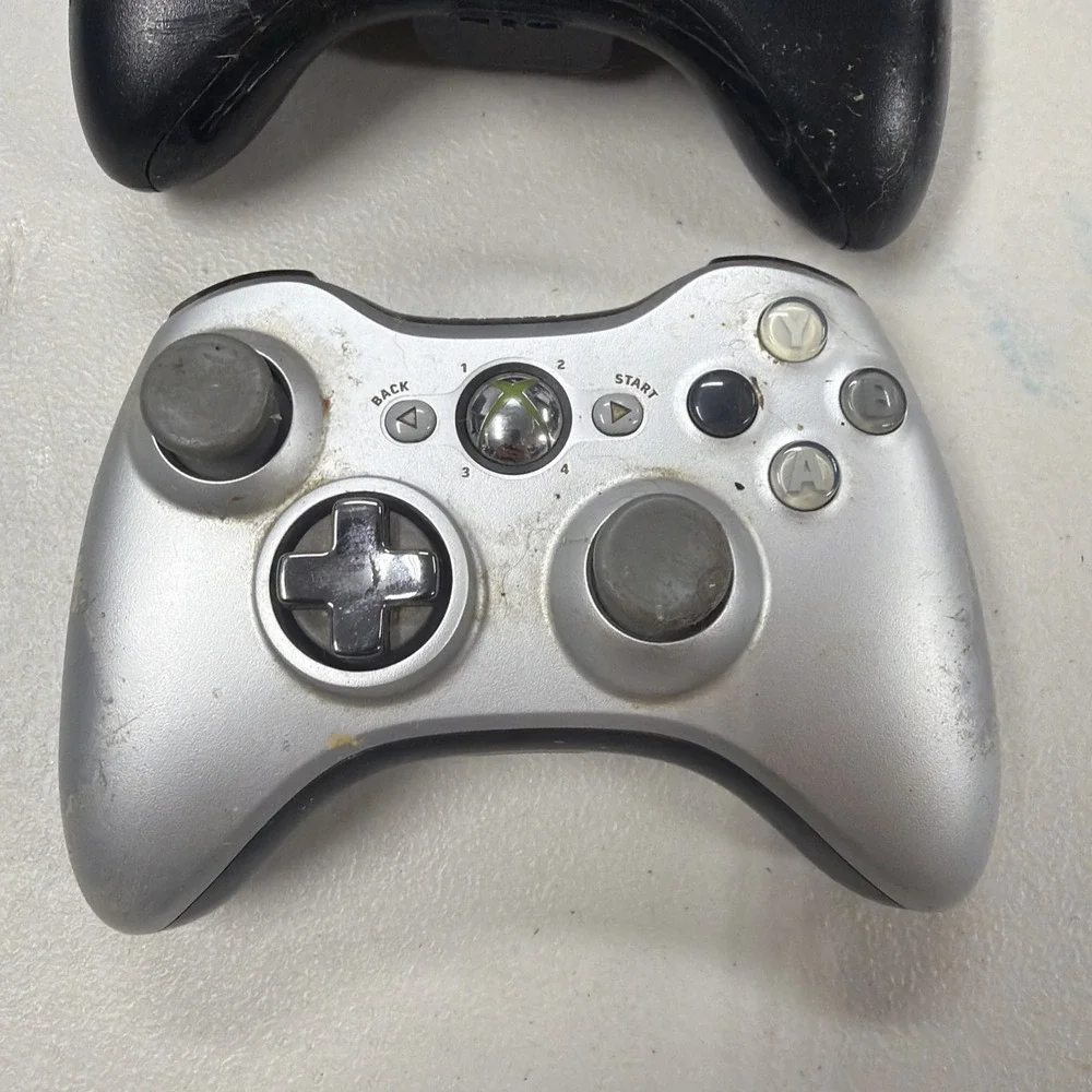 2 Genuine Microsoft Xbox 360 Wireless Controllers OEM Silver Elite And Black